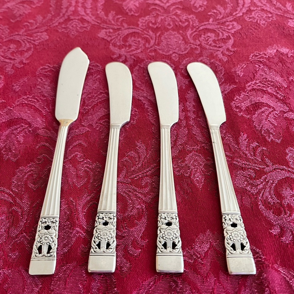 Oneida ~ Coronation ~ Vintage 1936 ~ Master Butter Knife & 3 Spreaders